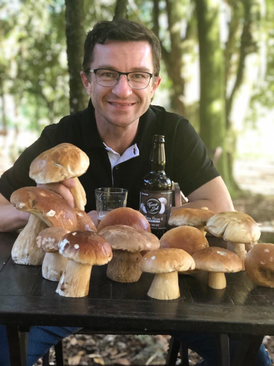 Caça aos Cogumelos Prof. Marcelo Sulzbacher Food Safari Serra Gaucha